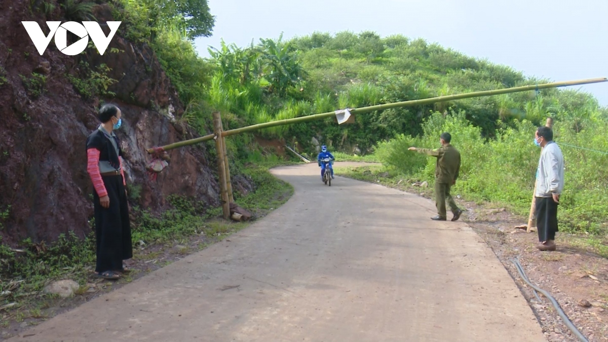 "Thế trận" bảo vệ làng bản của Tổ phòng chống Covid cộng đồng tại Mộc Châu