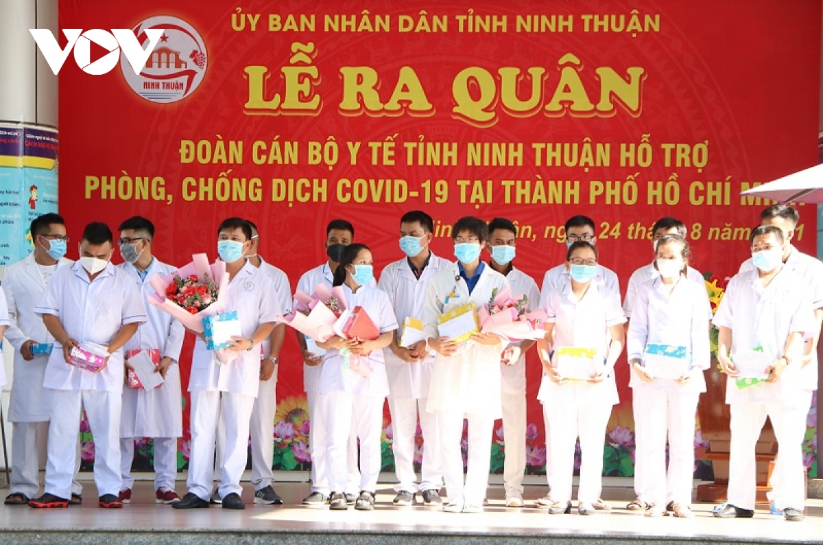 Đoàn cán bộ y bác sĩ tiếp tục lên đường hỗ trợ TP.HCM, Nghệ An chống dịch COVID-19
