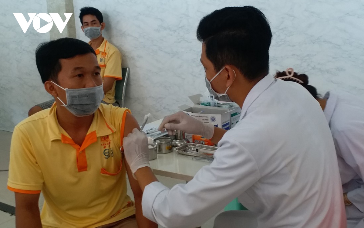 Đẩy nhanh tiến độ tiêm vaccine phòng Covid-19 cho người lao động Sóc Trăng