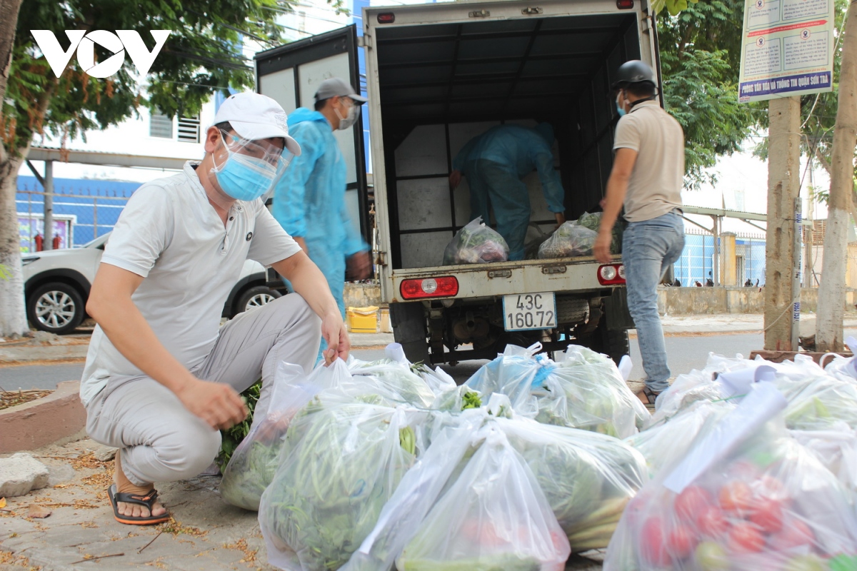 Tổ trưởng dân phố ở Đà Nẵng bị tai nạn chấn thương sọ não khi đi nhận thực phẩm giúp dân