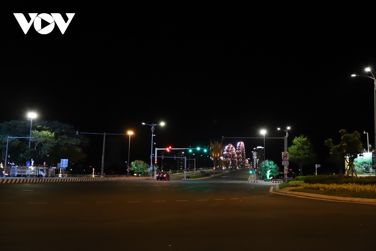 Đà Nẵng vắng lặng đêm đầu tiên giãn cách xã hội toàn thành phố
