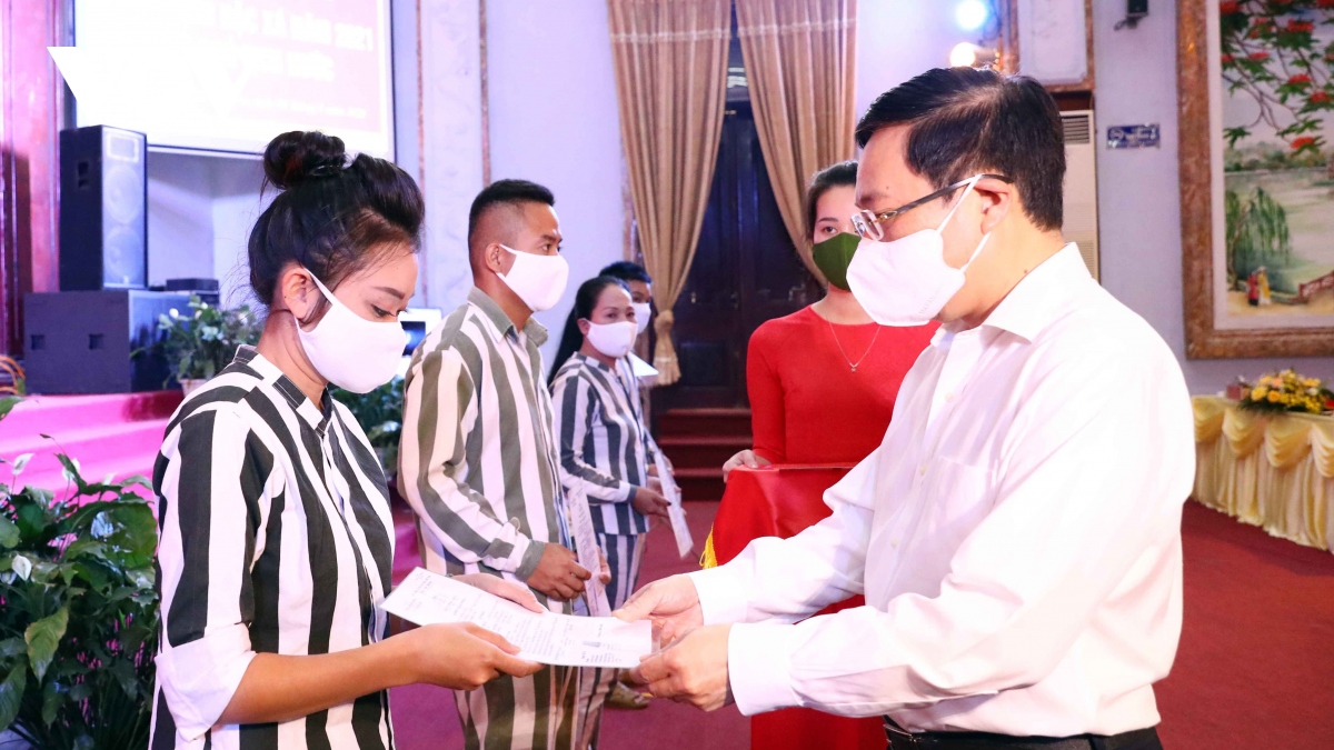Phó Thủ tướng Phạm Bình Minh dự lễ công bố Quyết định đặc xá tại Thái Nguyên