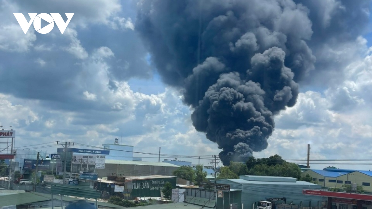 Cháy lớn tại công ty sản xuất mút xốp trong KCN ở Bình Dương