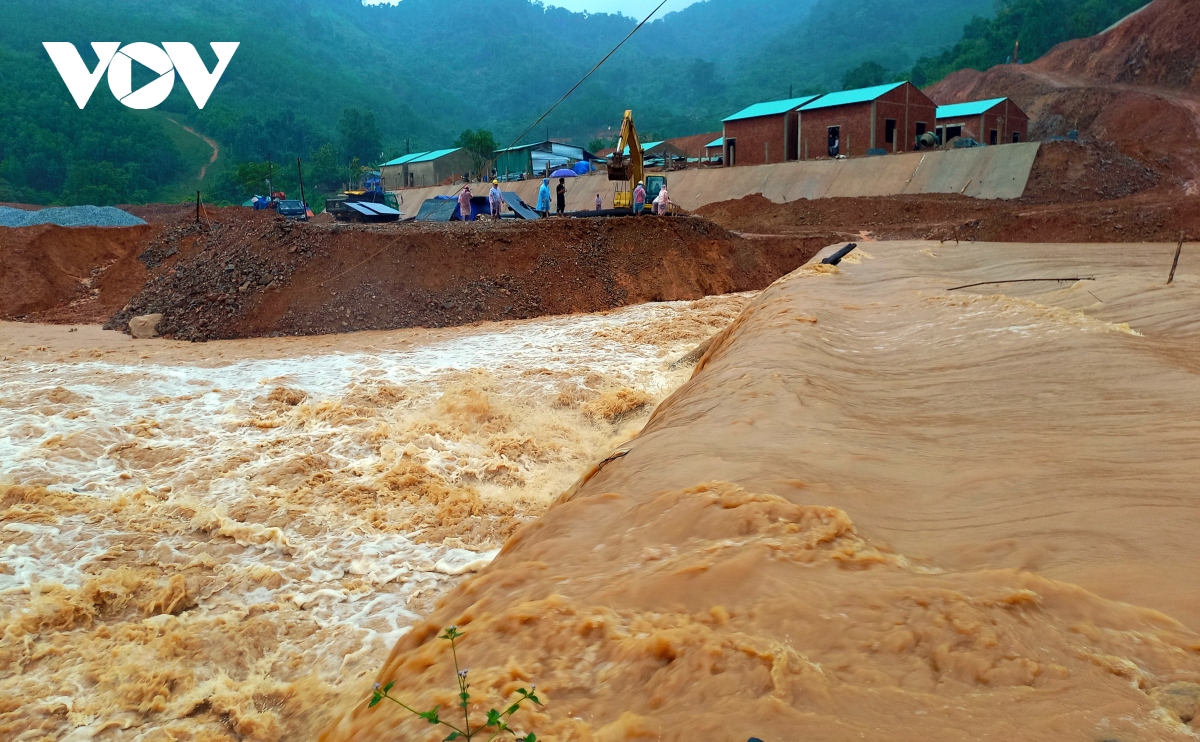 Mưa lớn gây cô lập nhiều xã vùng cao huyện Phước Sơn, Quảng Nam