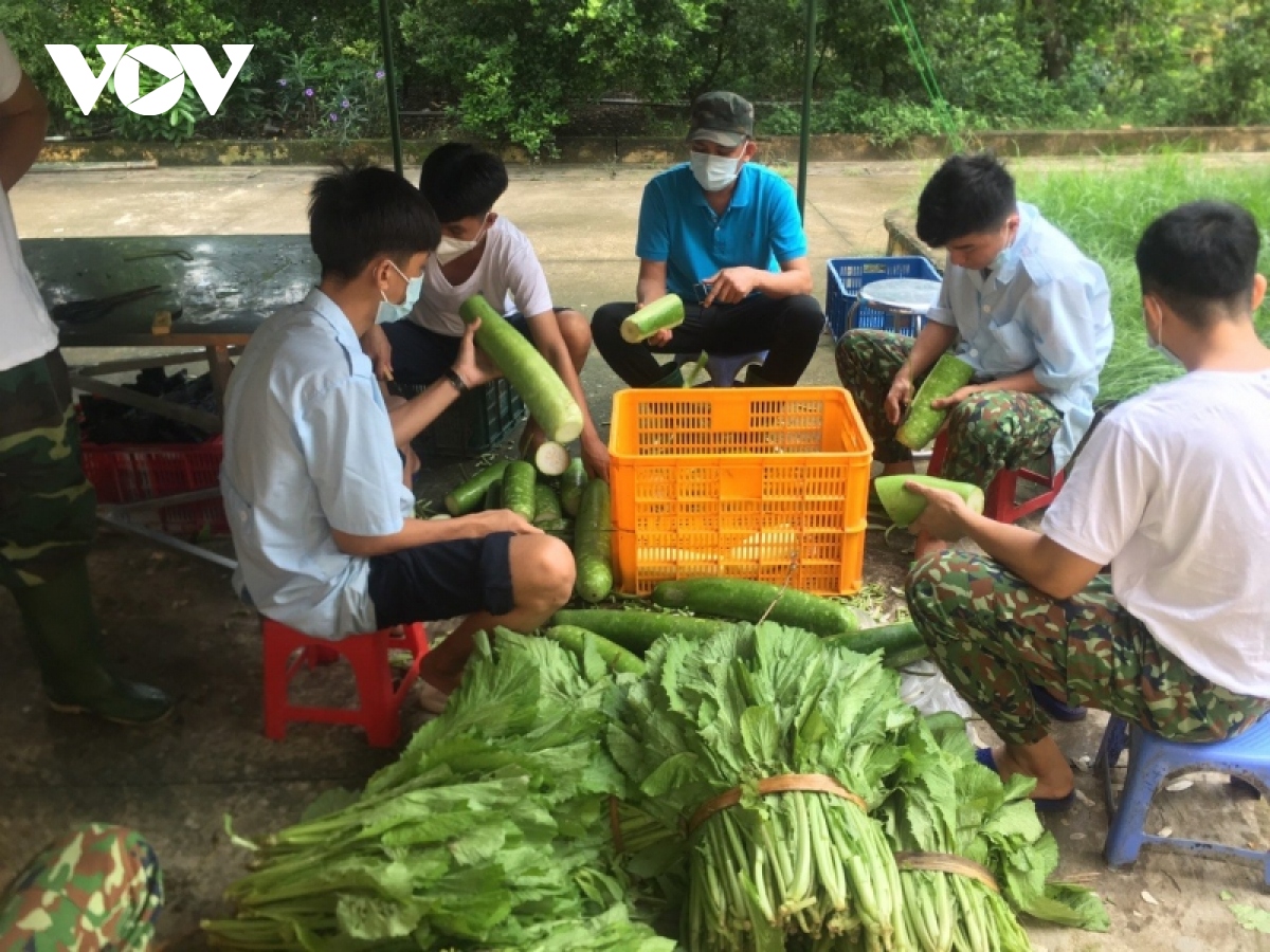 Bếp ăn của bệnh nhân Covid-19: "Nơi nồng ấm tình thương"