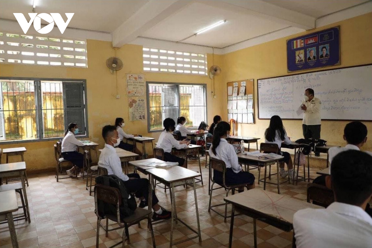 Hàng loạt trường học ở Campuchia mở cửa trở lại