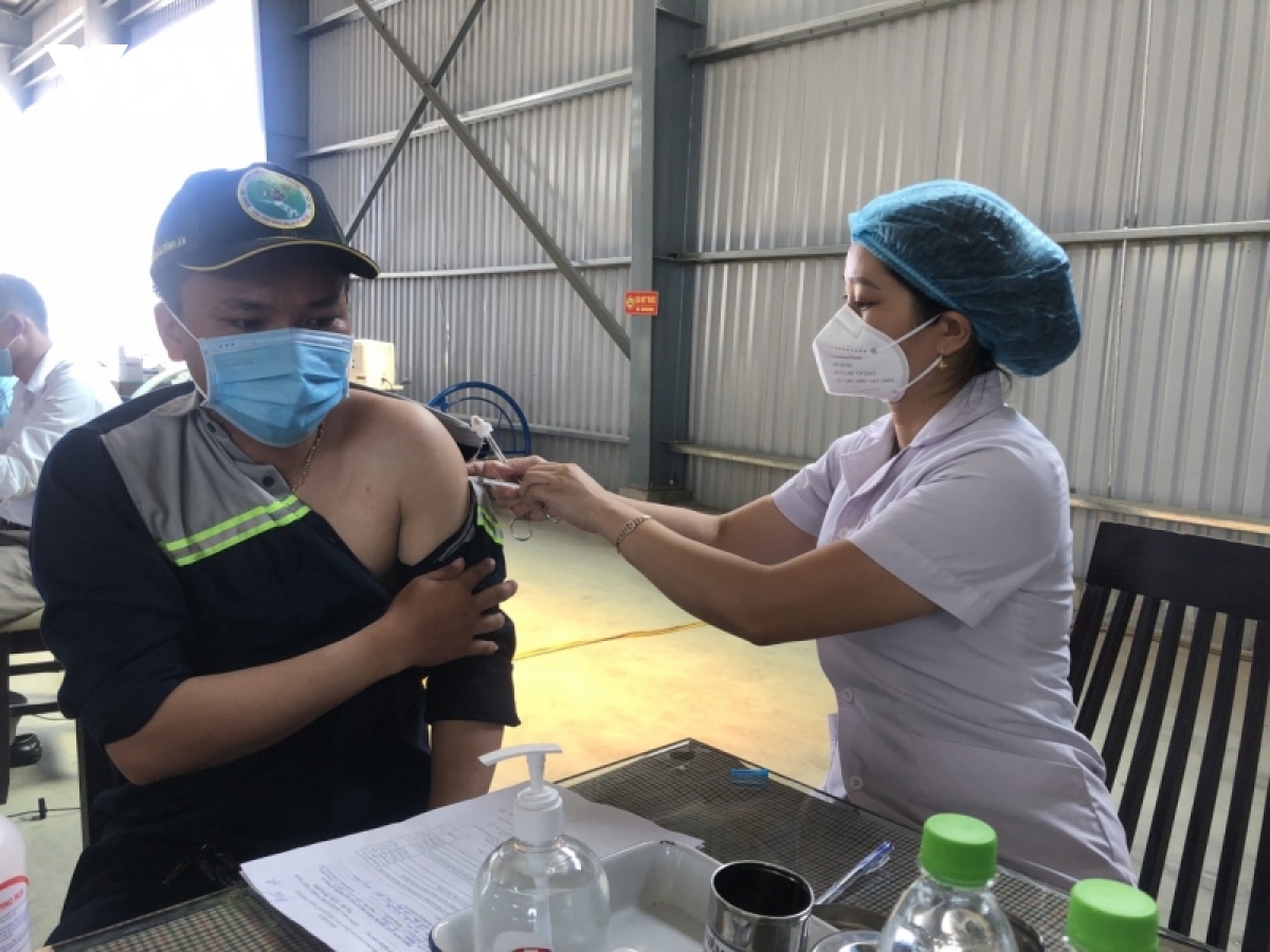 Người tiêm 2 mũi vaccine từ Đà Nẵng vào Quảng Nam phải tự theo dõi tại nhà 7 ngày
