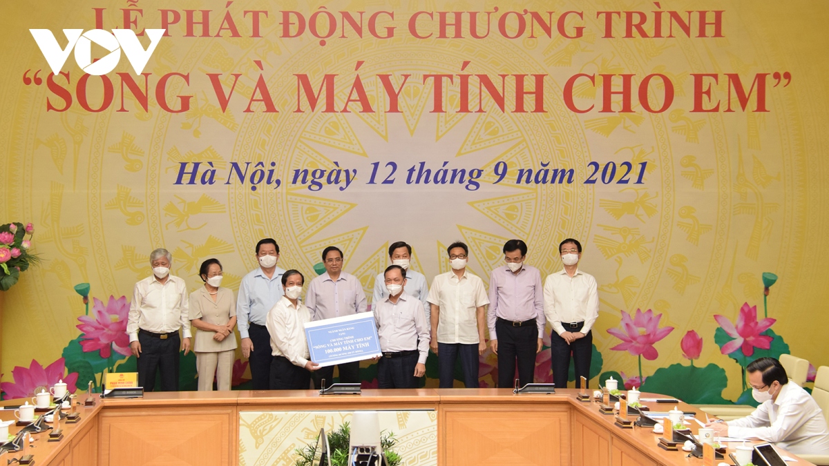 Thủ tướng phát động Chương trình “Sóng và máy tính cho em”