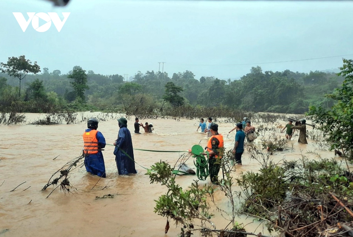 Thừa Thiên Huế: Chưa liên lạc được với 12 người đi rừng ở huyện Nam Đông