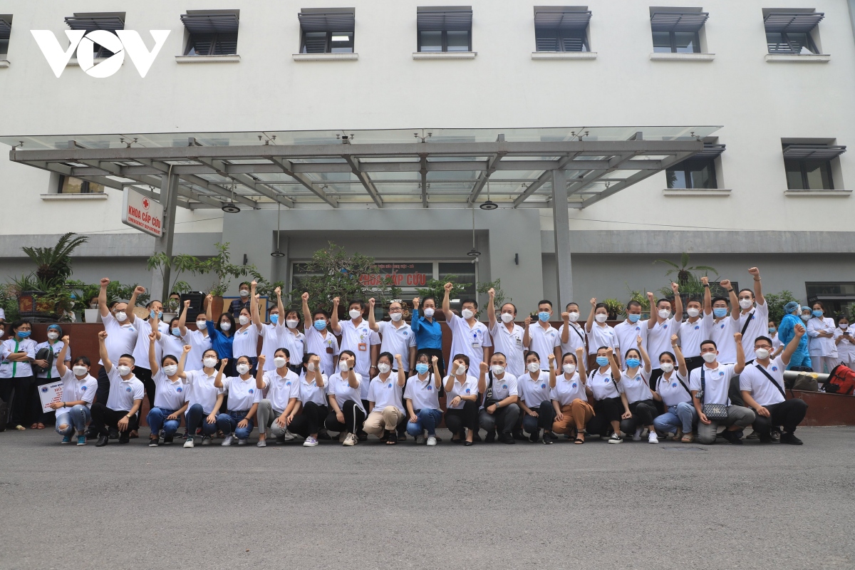 Nhân viên y tế ở Hà Nội tiếp tục lên đường hỗ trợ TP.HCM chống dịch