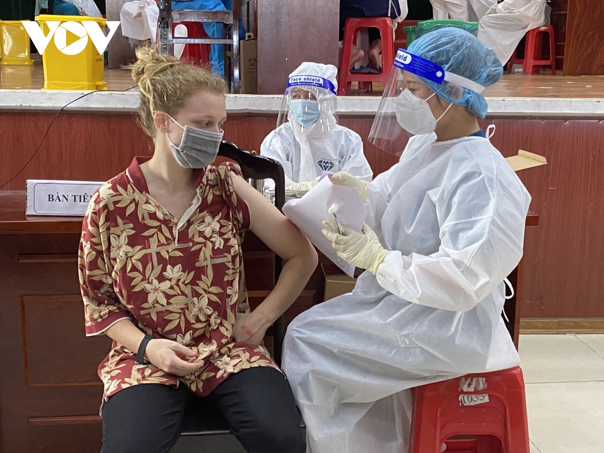 Đà Nẵng tiêm vaccine COVID-19 cho người nước ngoài