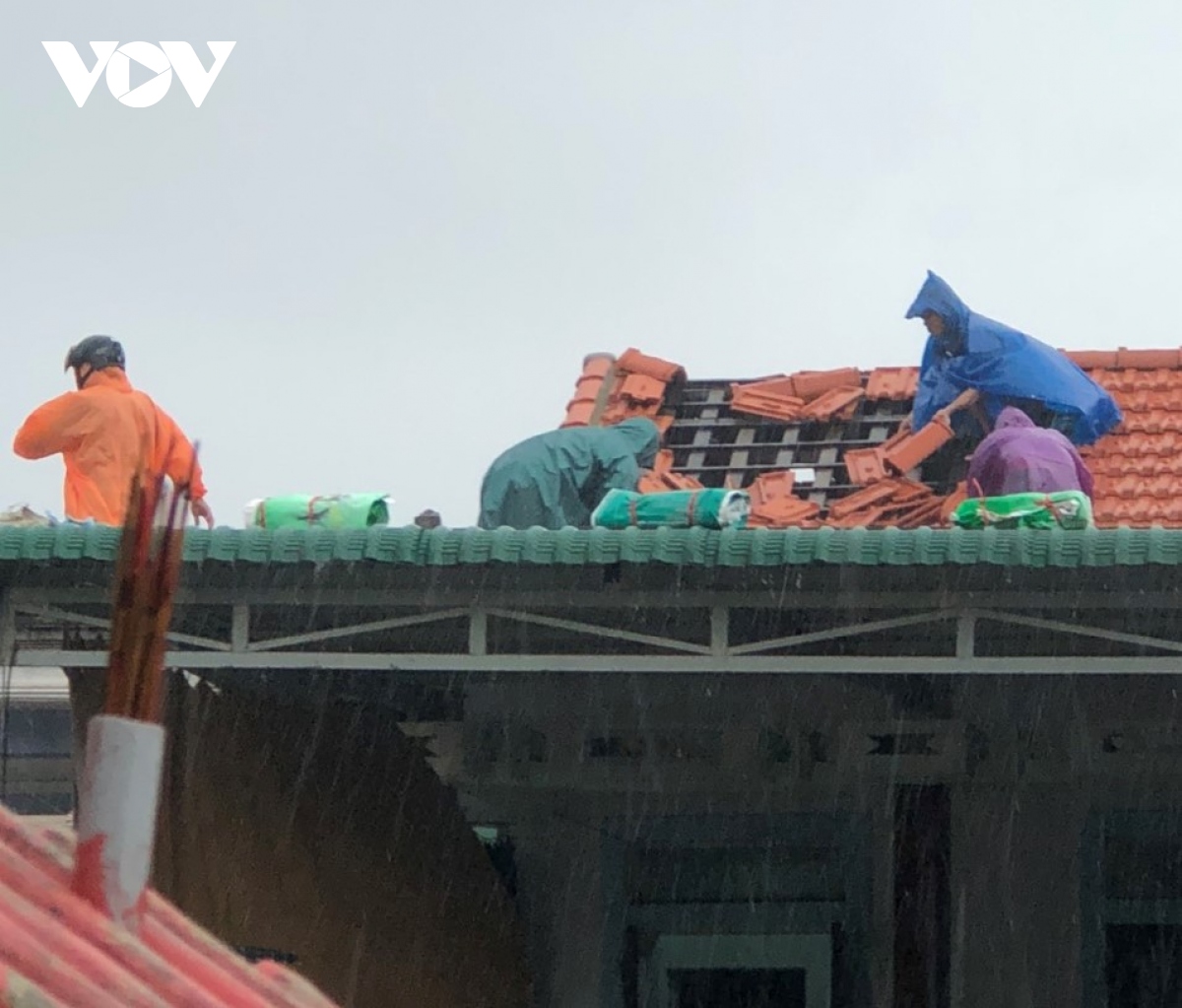 Bão số 5 khiến hàng chục nhà dân bị tốc mái ở Thừa Thiên Huế