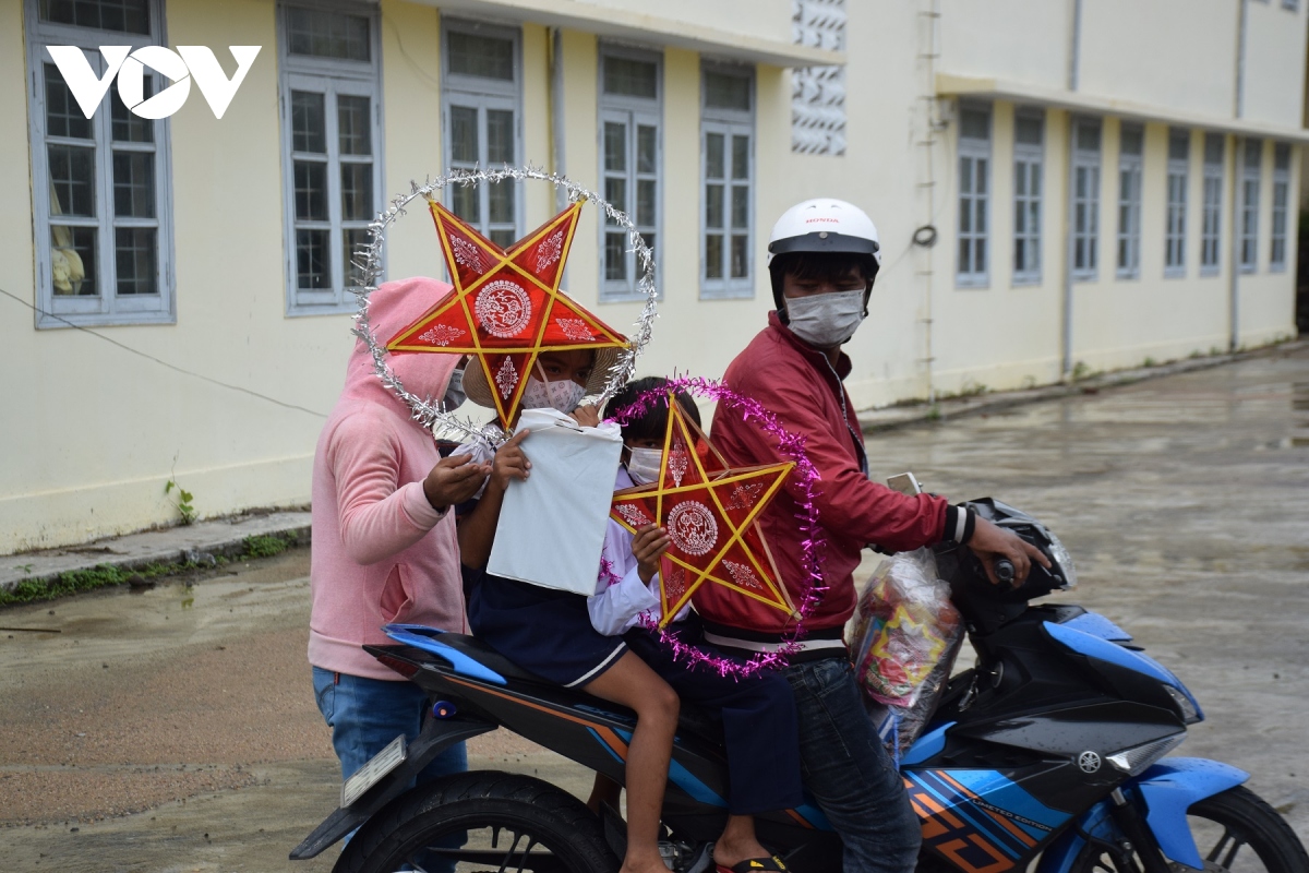 Mang Trung thu cho trẻ em nghèo huyện miền núi Phú Yên