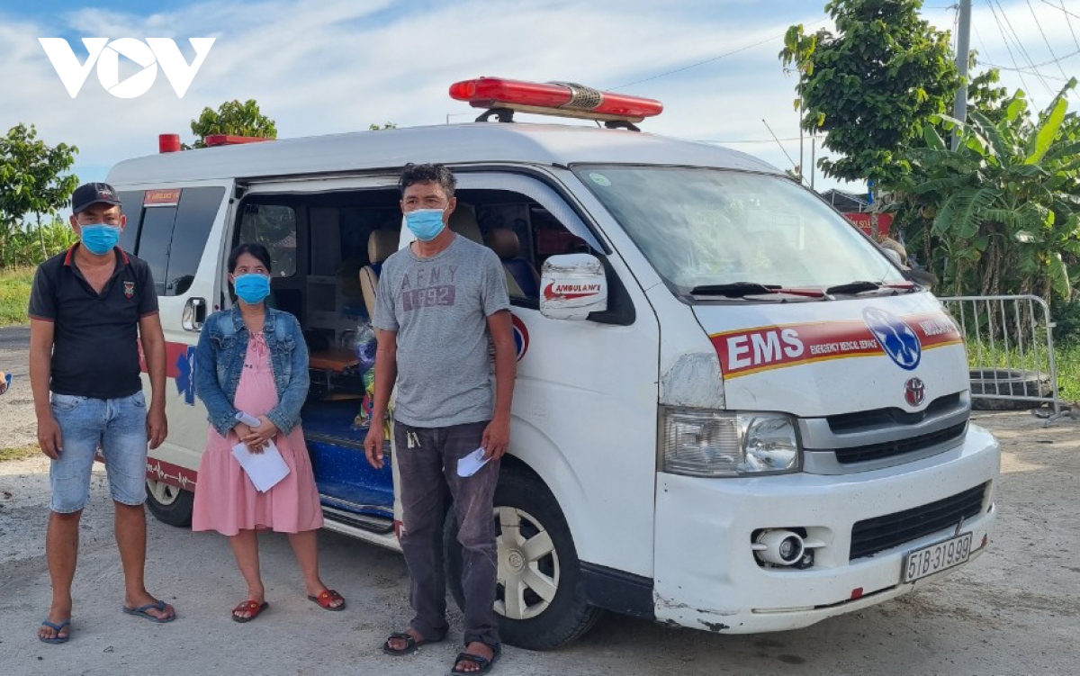 Kiên Giang phát hiện 2 xe cứu thương tư nhân chở người từ vùng dịch về quê