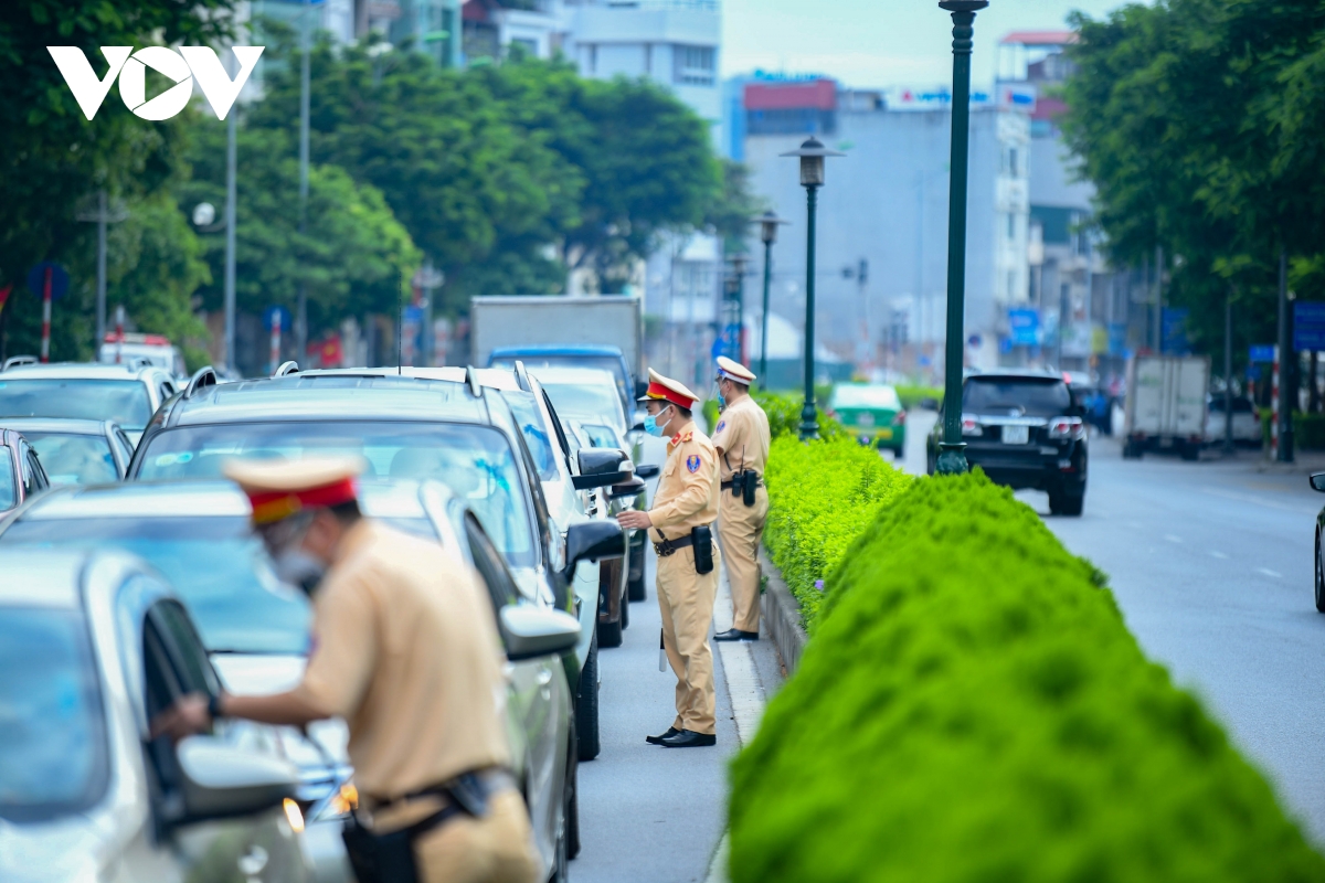 Công an Hà Nội yêu cầu gần 4.000 lượt phương tiện không được ra, vào thành phố