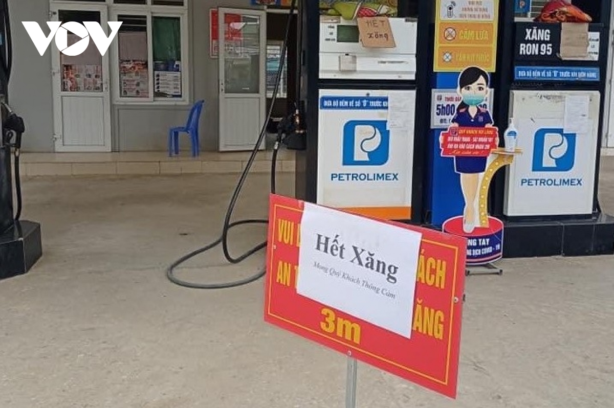 Hàng loạt cửa hàng ở miền núi Nghệ An đồng loạt treo biển hết xăng