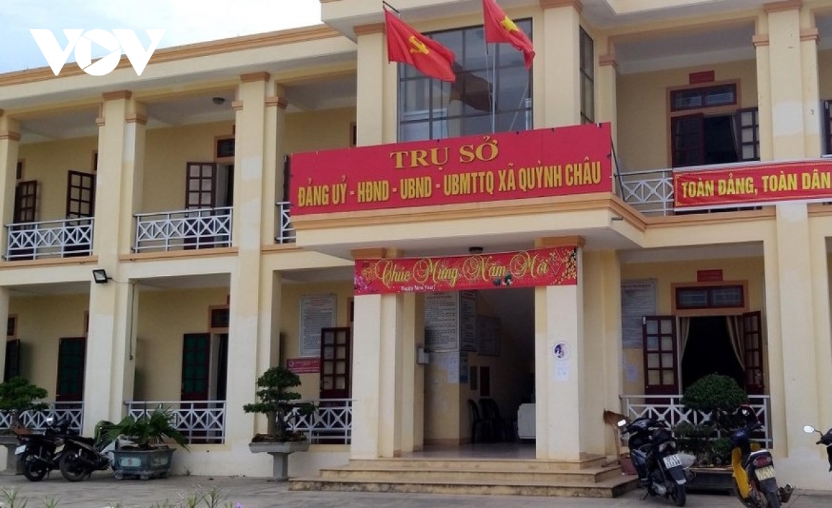 Bắt Phó Bí thư đảng ủy xã và nguyên cán bộ văn phòng đất ở Nghệ An
