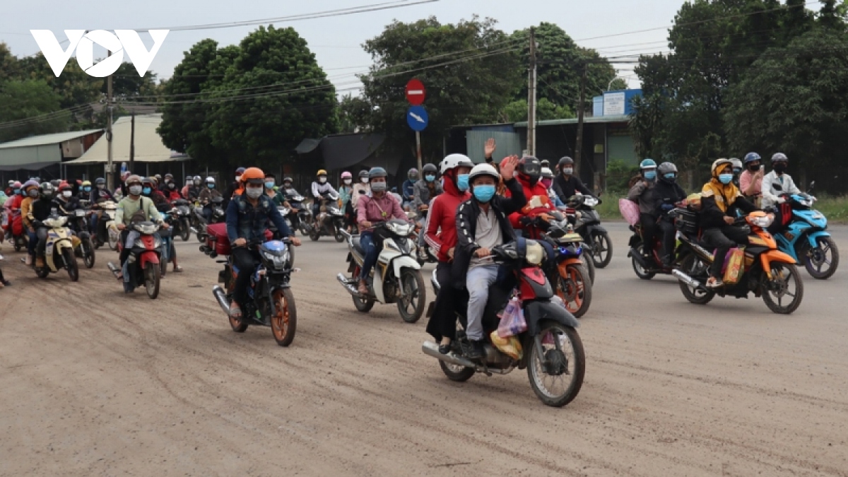 Hơn 2.300 công dân Bình Phước “mắc kẹt” do dịch COVID-19 trở về nhà