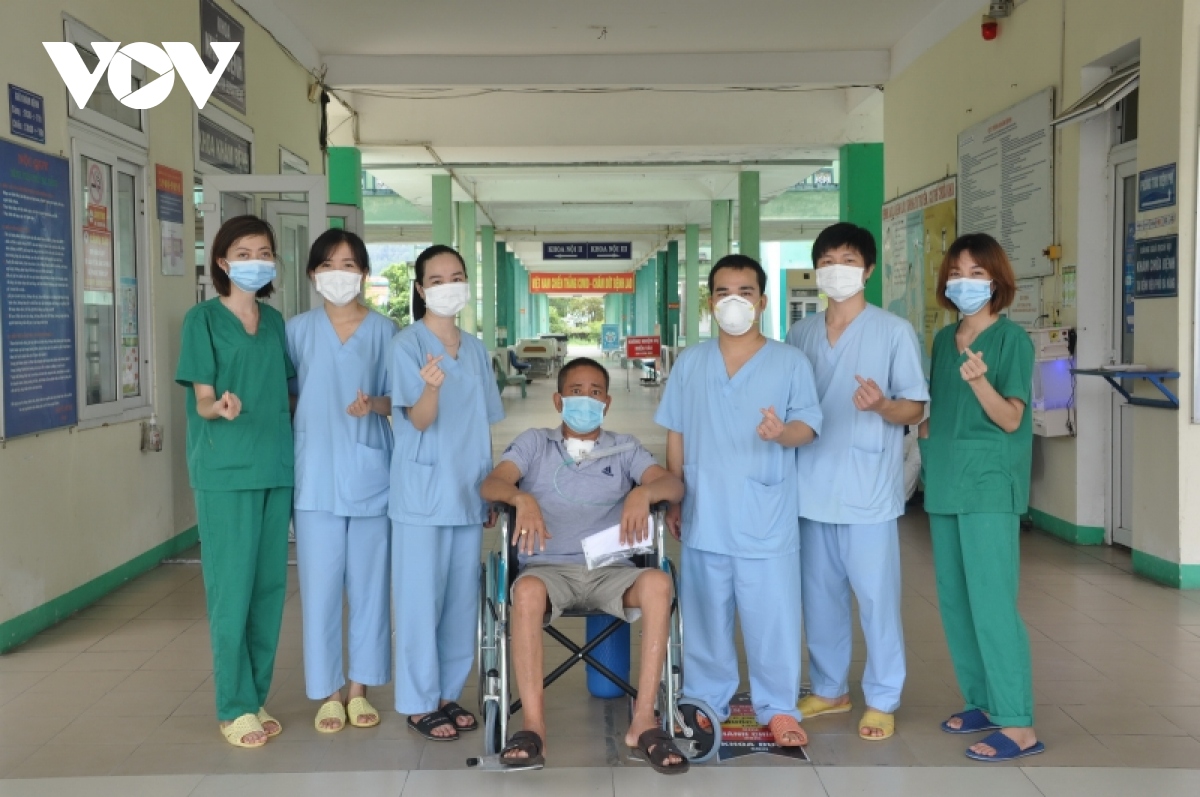 Bệnh nhân COVID-19 diễn biến nặng cuối cùng ở Đà Nẵng xuất viện