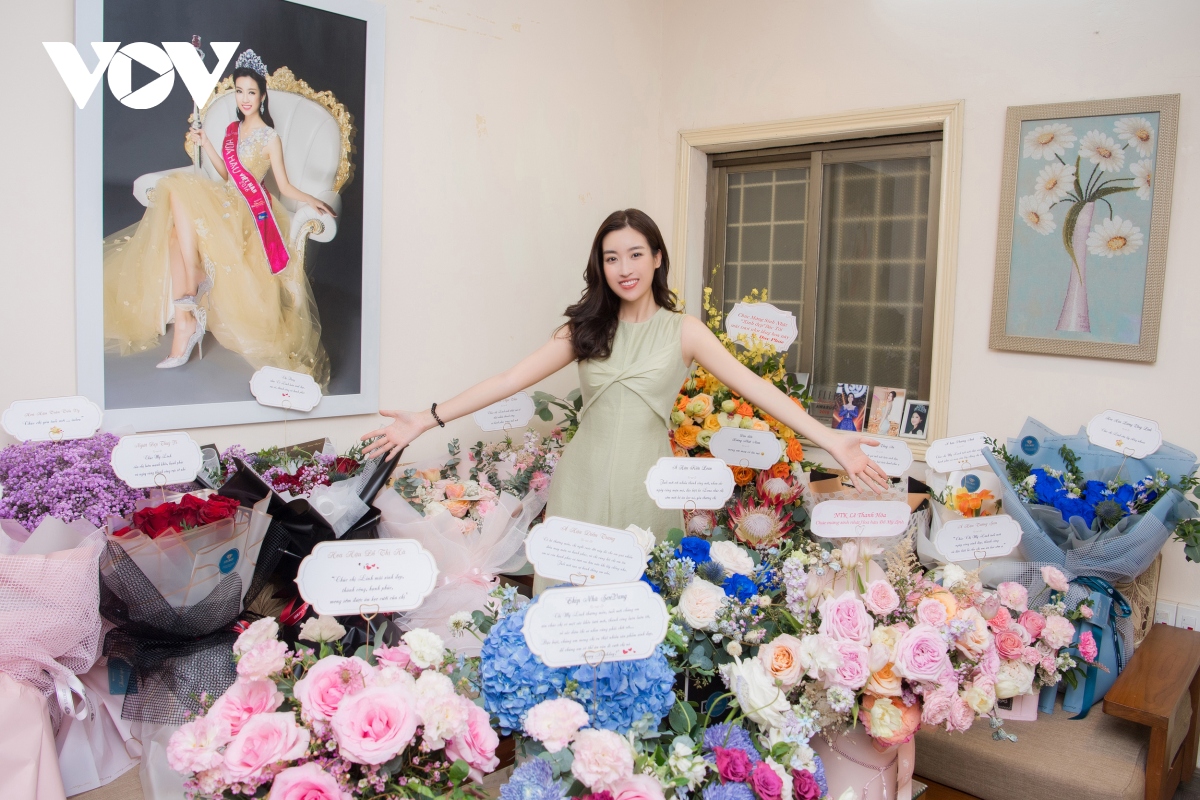 Đỗ Mỹ Linh được dàn Hoa Á hậu đình đám tổ chức sinh nhật bất ngờ từ xa