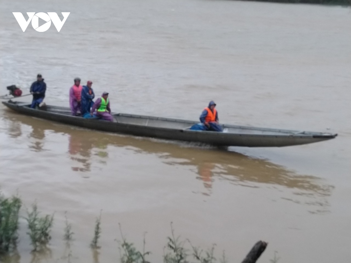 Tìm thấy thi thể người vợ trong vụ lật ghe khiến 2 người mất tích trên sông Bồ