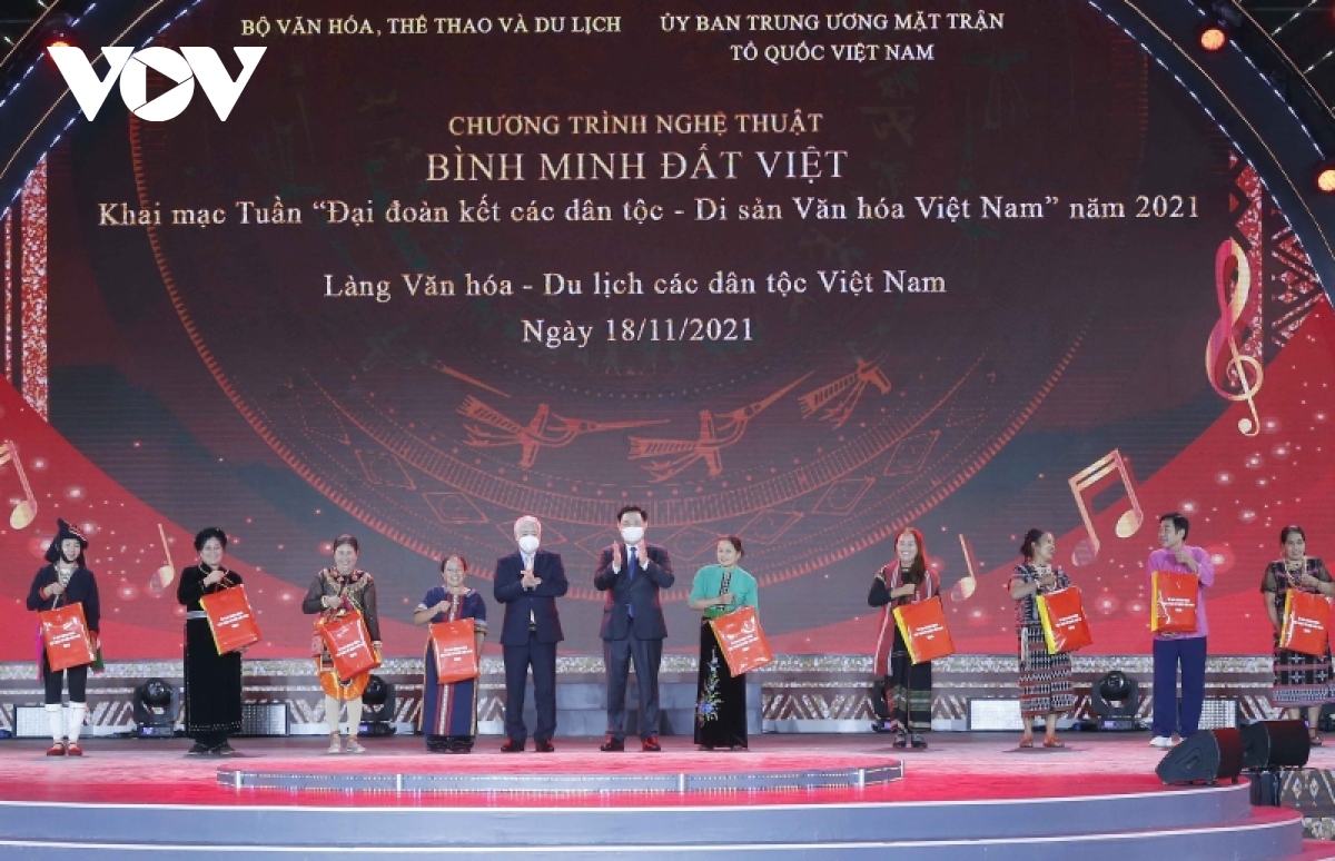 Chủ tịch Quốc hội dự khai mạc Tuần “Đại đoàn kết dân tộc - Di sản văn hóa Việt Nam”