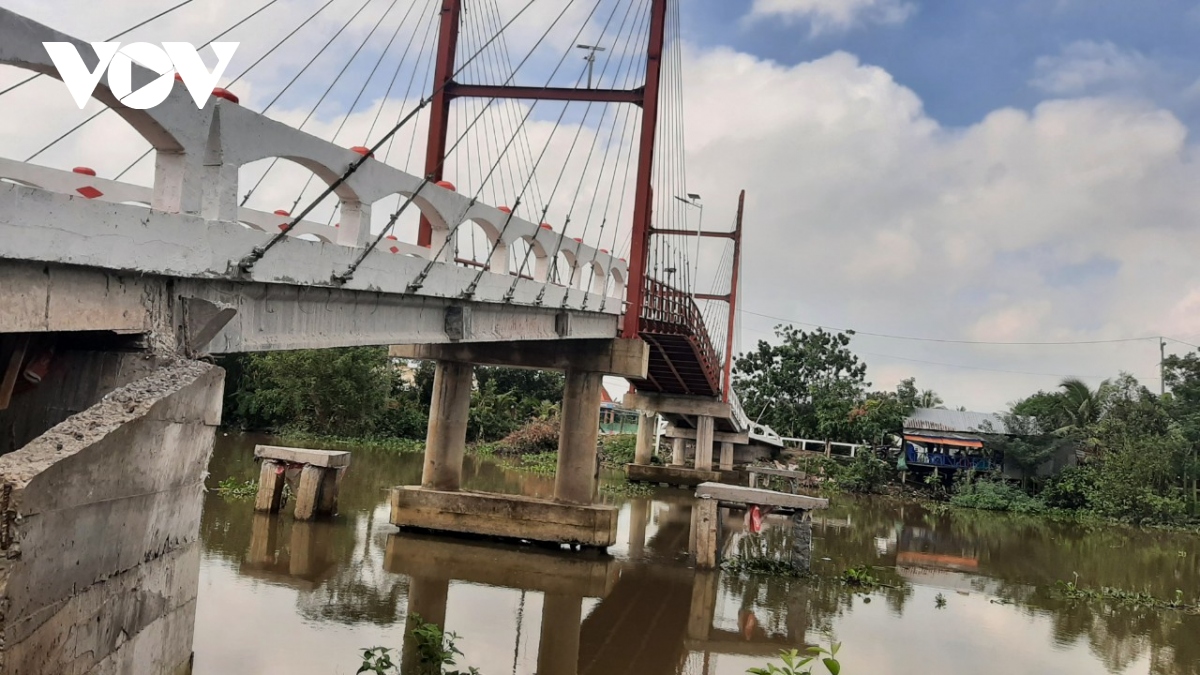 Đội xây dựng cầu từ thiện tại Tiền Giang “ăn cơm nhà, làm việc xã hội”