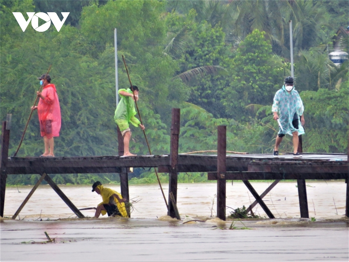 Khánh Hòa mưa to, di dời 1300 hộ dân vùng sạt lở