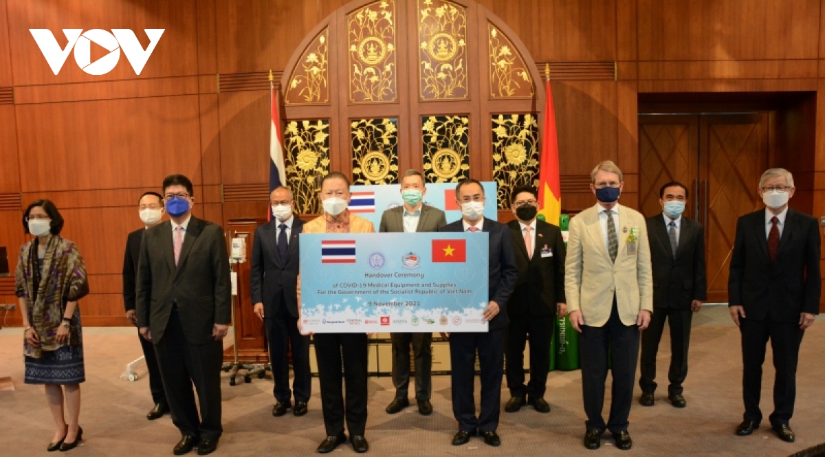 Thái Lan trao tặng vật tư y tế trị giá 75.000 USD cho Việt Nam