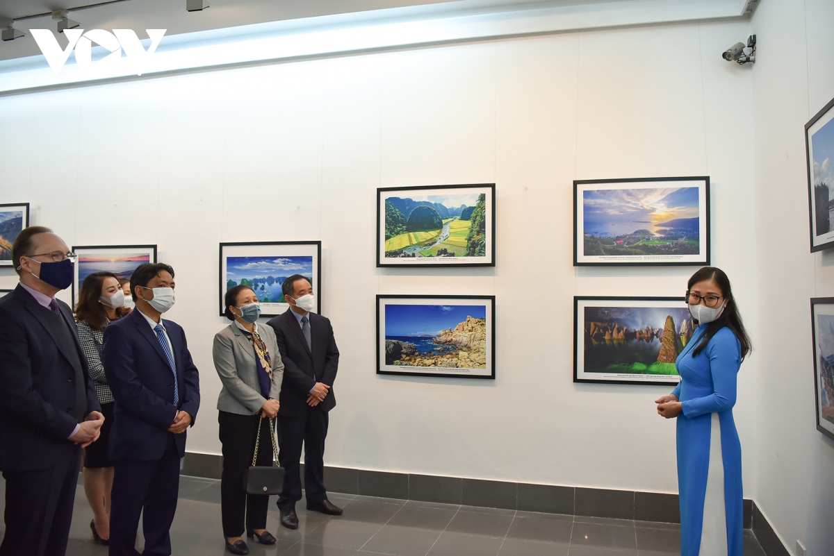Khai mạc triển lãm ảnh “Di sản thế giới tại Việt Nam và Liên bang Nga”