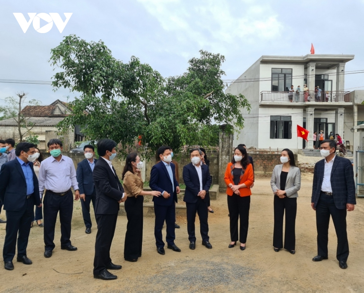 Phó Chủ tịch nước Võ Thị Ánh Xuân thăm bà con vùng rốn lũ Quảng Bình
