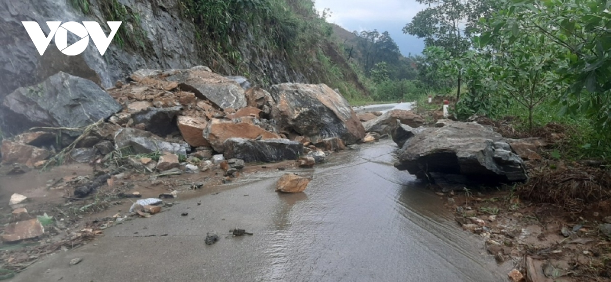 Mưa lớn tiếp tục gây sạt lở ở miền núi Quảng Nam