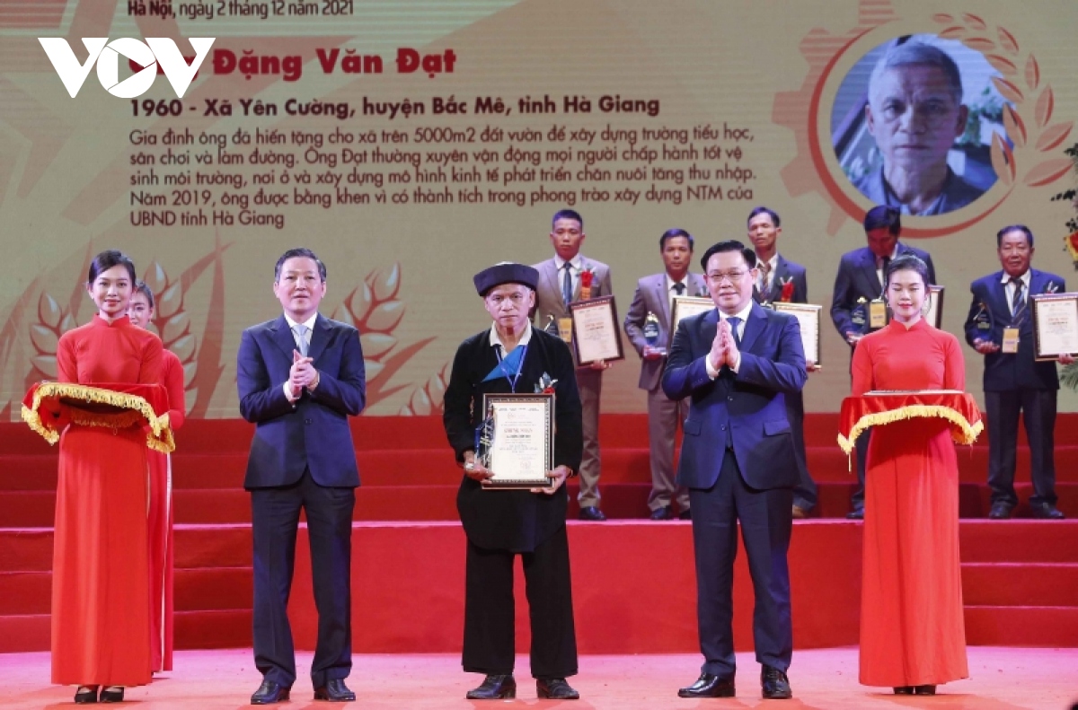 Chủ tịch Quốc hội dự Lễ tôn vinh và trao danh hiệu “Nông dân Việt Nam xuất sắc 2021”