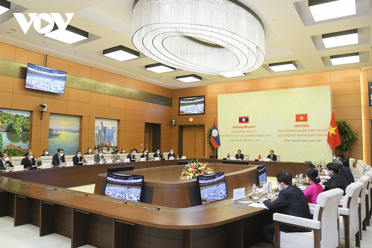 Quốc hội Việt Nam - Lào trao đổi kinh nghiệm về hoạt động chất vấn