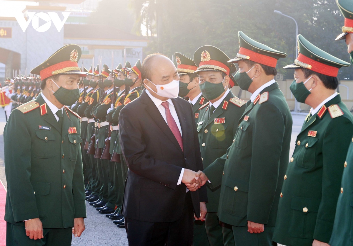 Chủ tịch nước Nguyễn Xuân Phúc làm việc với Bộ Tư lệnh Quân khu 4