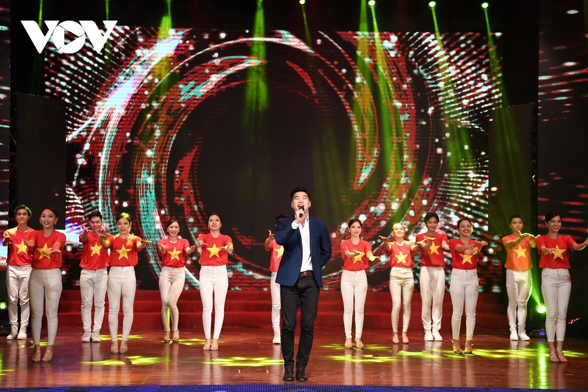 Đêm công diễn các ca khúc xuất sắc nhất của cuộc thi "Hát lên Việt Nam"