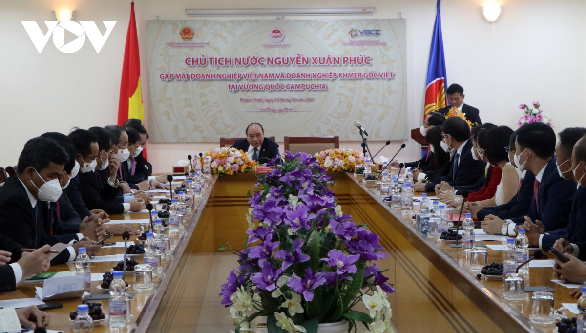 Chủ tịch nước gặp mặt các doanh nghiệp Việt Nam tại Campuchia