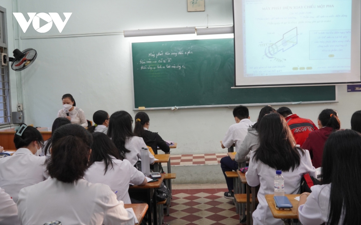 Trường học ở TP.HCM đón học sinh trở lại, phụ huynh lo lắng vì con chưa tiêm vaccine