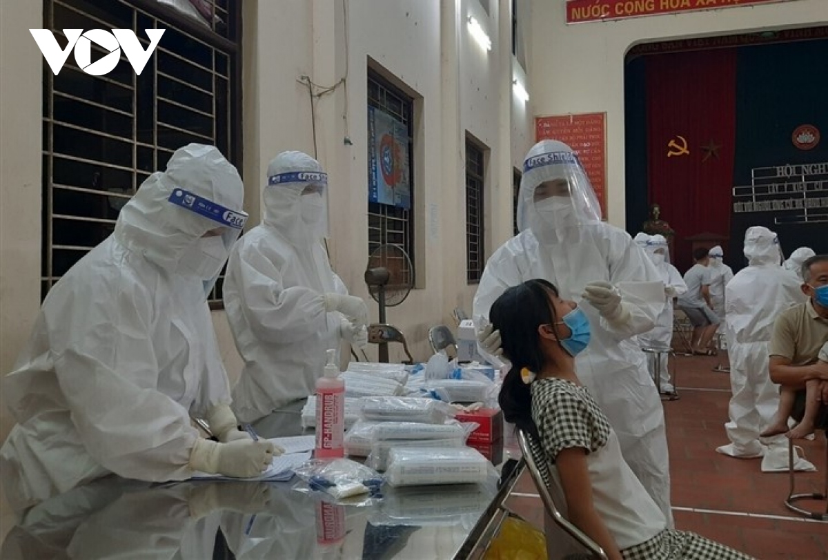 Bắc Giang "đi từng ngõ, gõ từng nhà" vận động tiêm vaccine