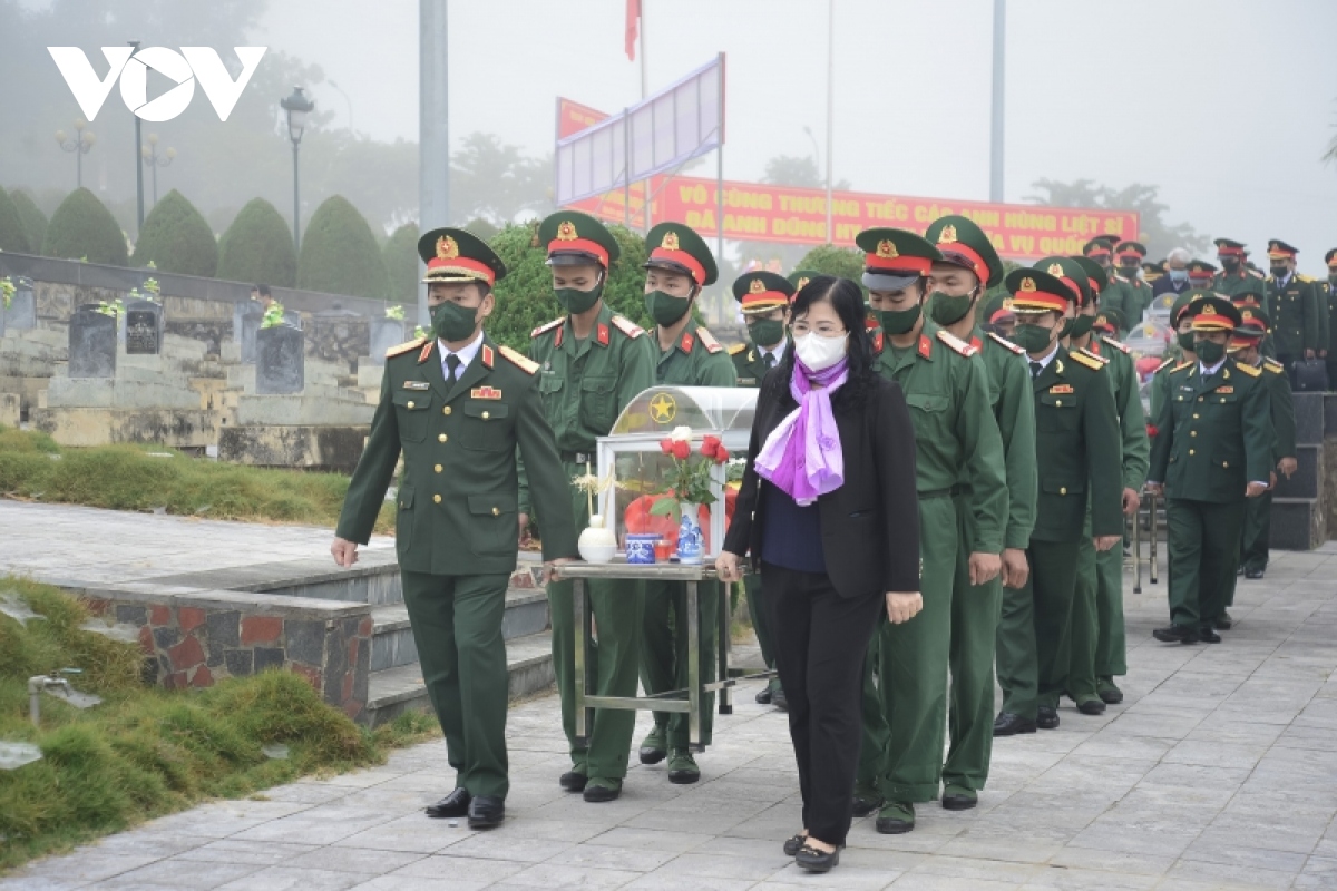 Điện Biên truy điệu, an táng 6 hài cốt liệt sĩ quân tình nguyện Việt Nam hy sinh tại Lào