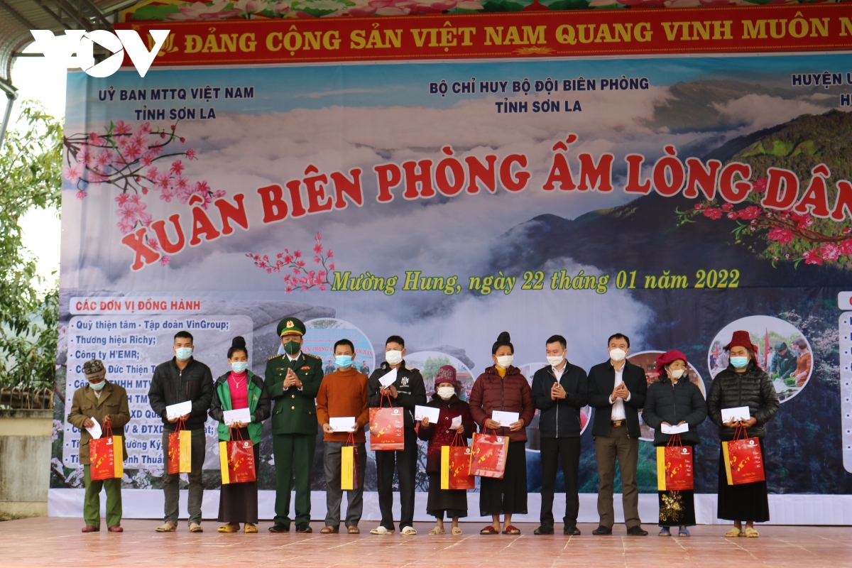 Xuân Biên phòng ấm lòng dân bản