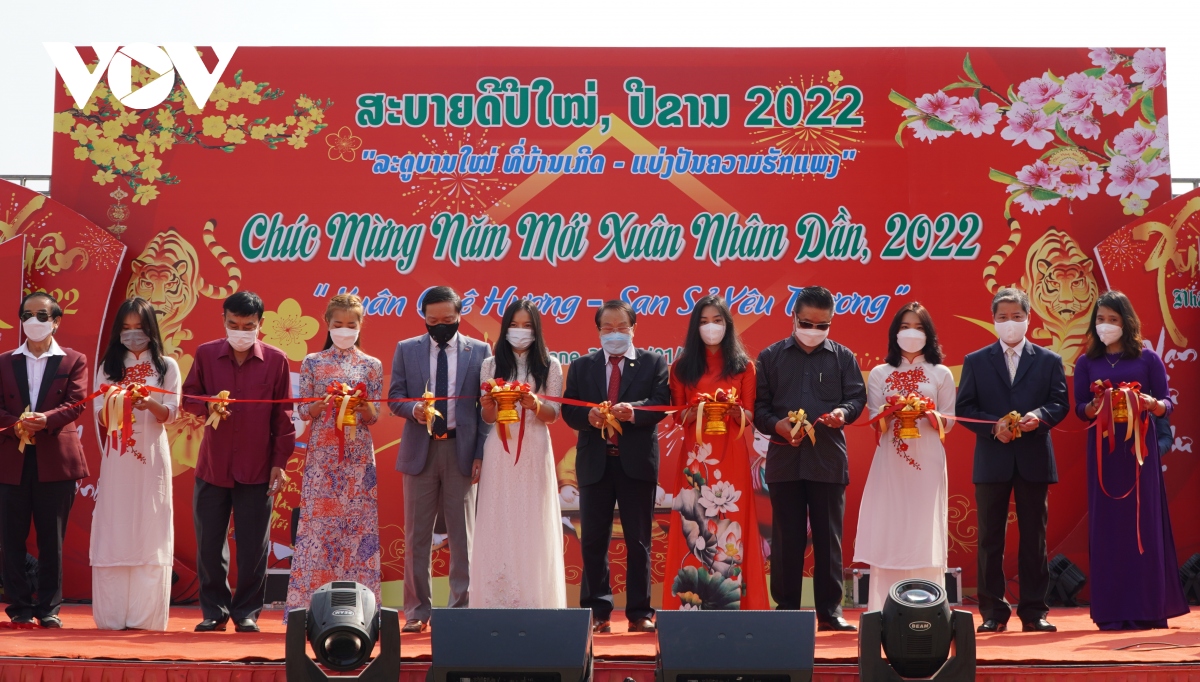 Cộng đồng người Việt tại Lào: Xuân quê hương - San sẻ yêu thương