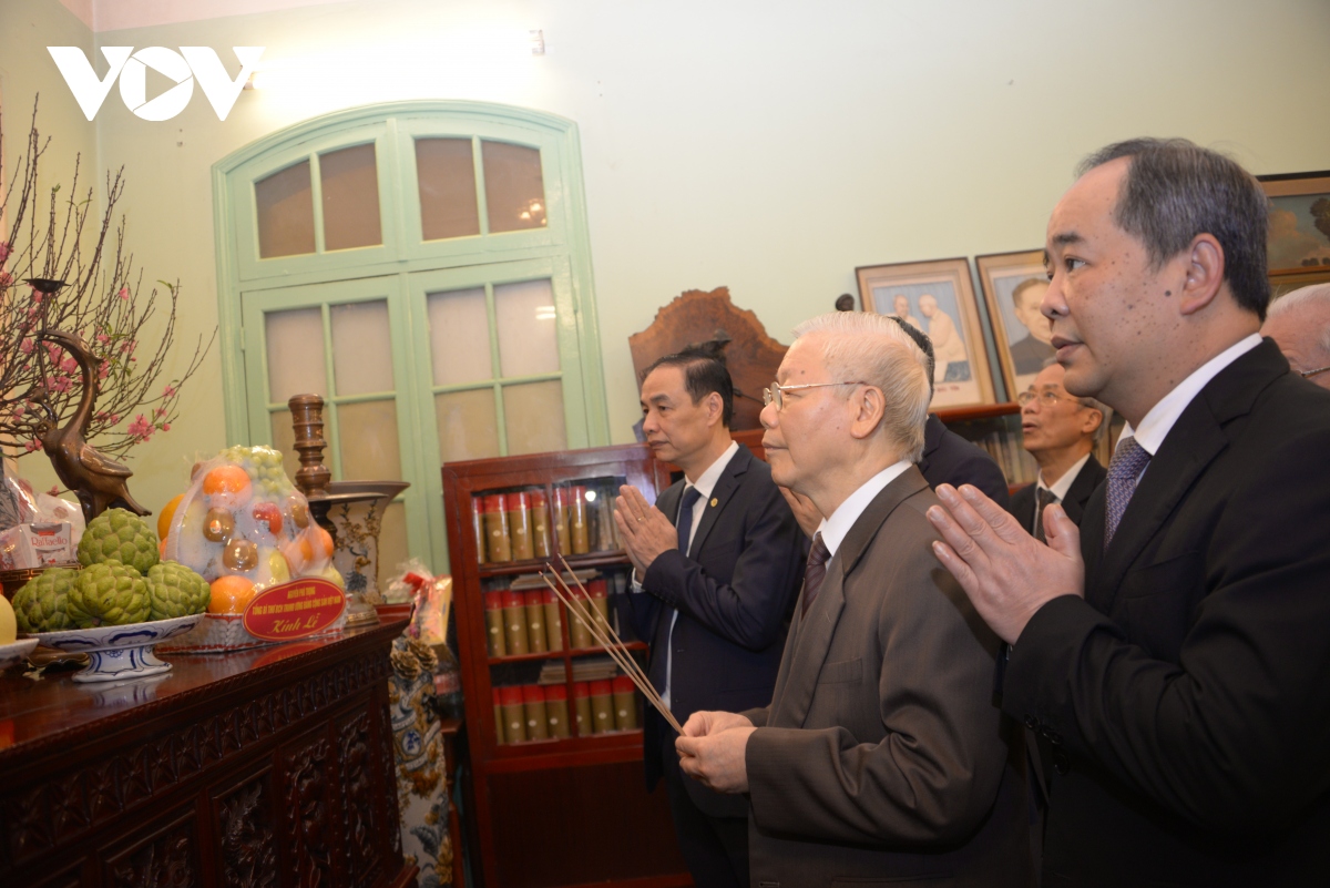 Tổng Bí thư Nguyễn Phú Trọng thăm, chúc Tết gia đình các vị lãnh đạo tiền bối