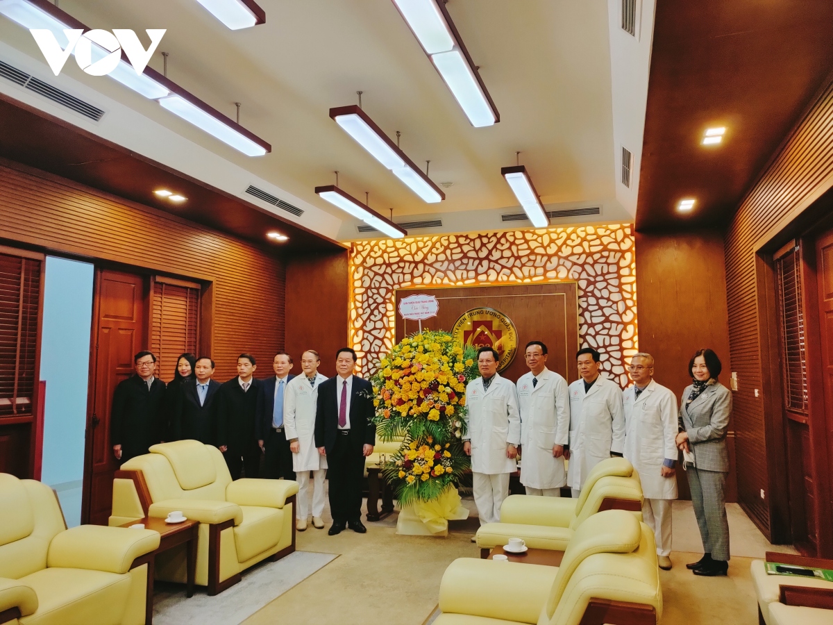 Trưởng Ban Tuyên giáo Trung ương thăm, động viên các y bác sĩ tại Hà Nội