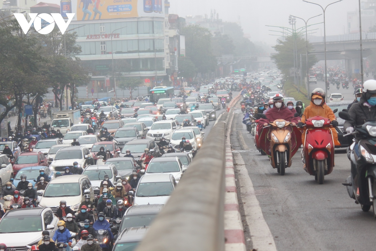 Đường phố Hà Nội không ùn tắc trong ngày đi làm đầu tiên sau nghỉ Tết