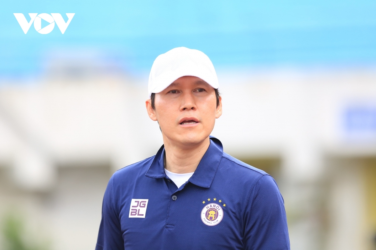 Hà Nội FC bất ngờ chia tay HLV Park Choong Kyun