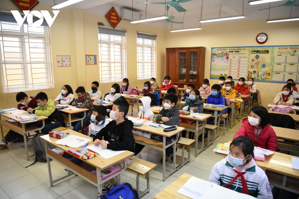 Từ 28/2, học sinh lớp 1-6 ở các huyện ngoại thành Hà Nội dừng học trực tiếp