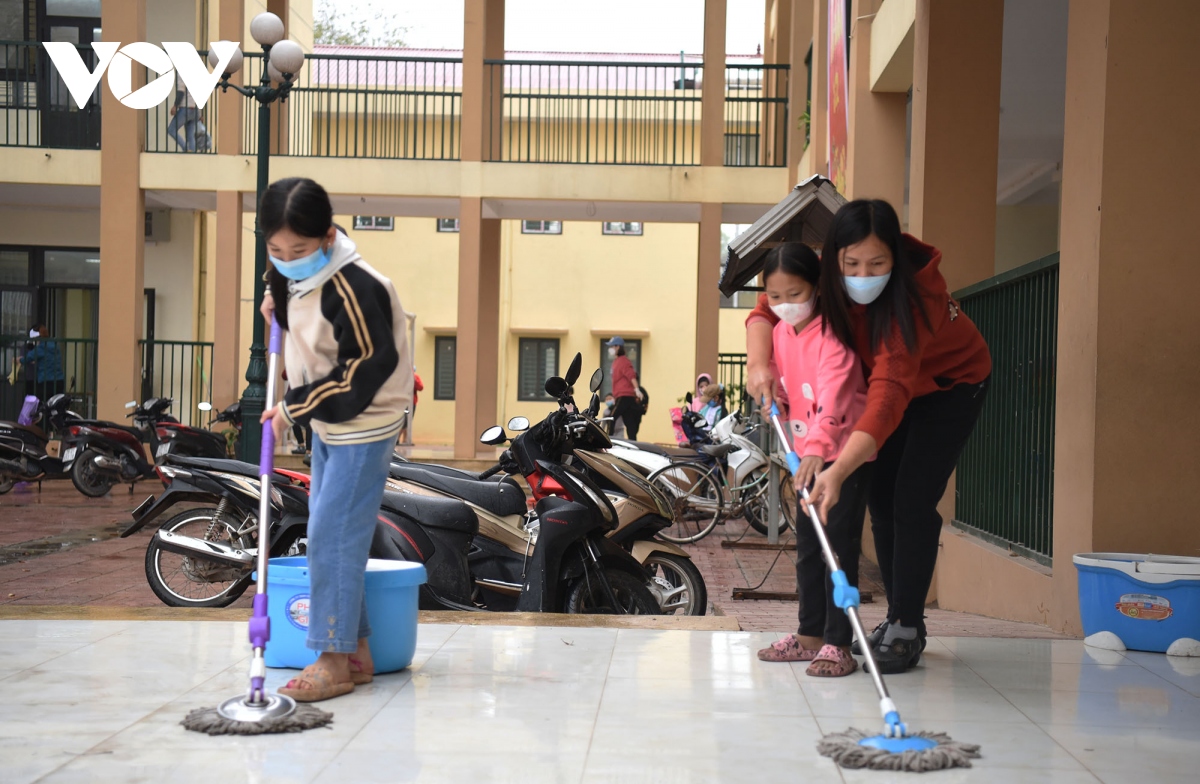Trường tiểu học ngoại thành Hà Nội hào hứng dọn dẹp trường lớp đón học sinh