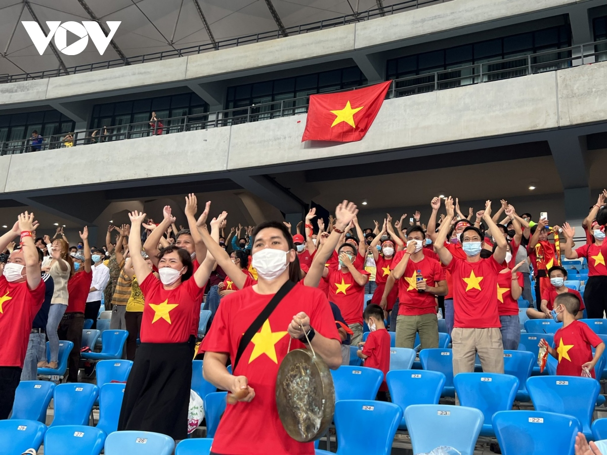 CĐV tiếp lửa hết mình giúp U23 Việt Nam giành chiến thắng khó tin ở giải U23 Đông Nam Á