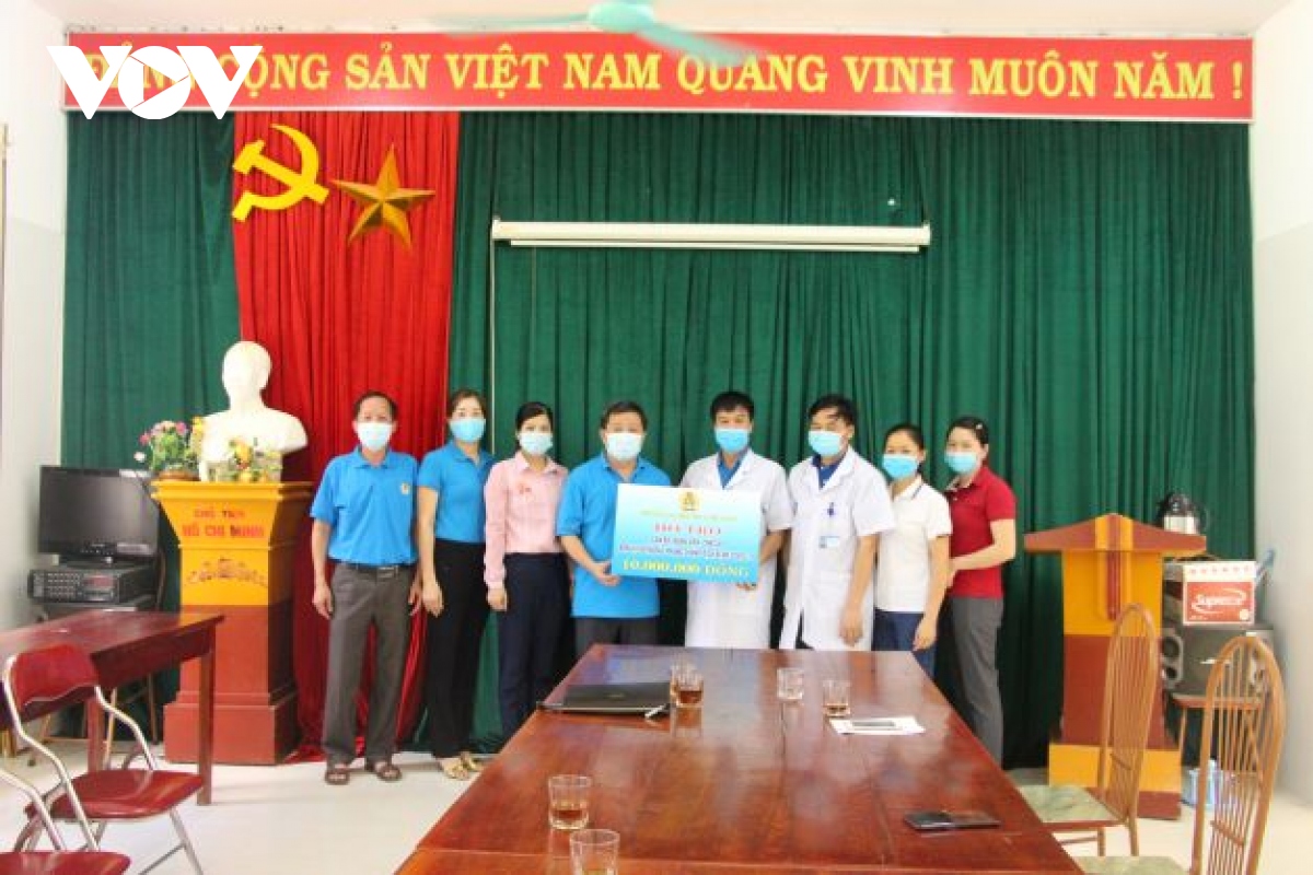 Công đoàn Việt Nam dừng chi hỗ trợ người lao động bị F0 sau ngày 1/3